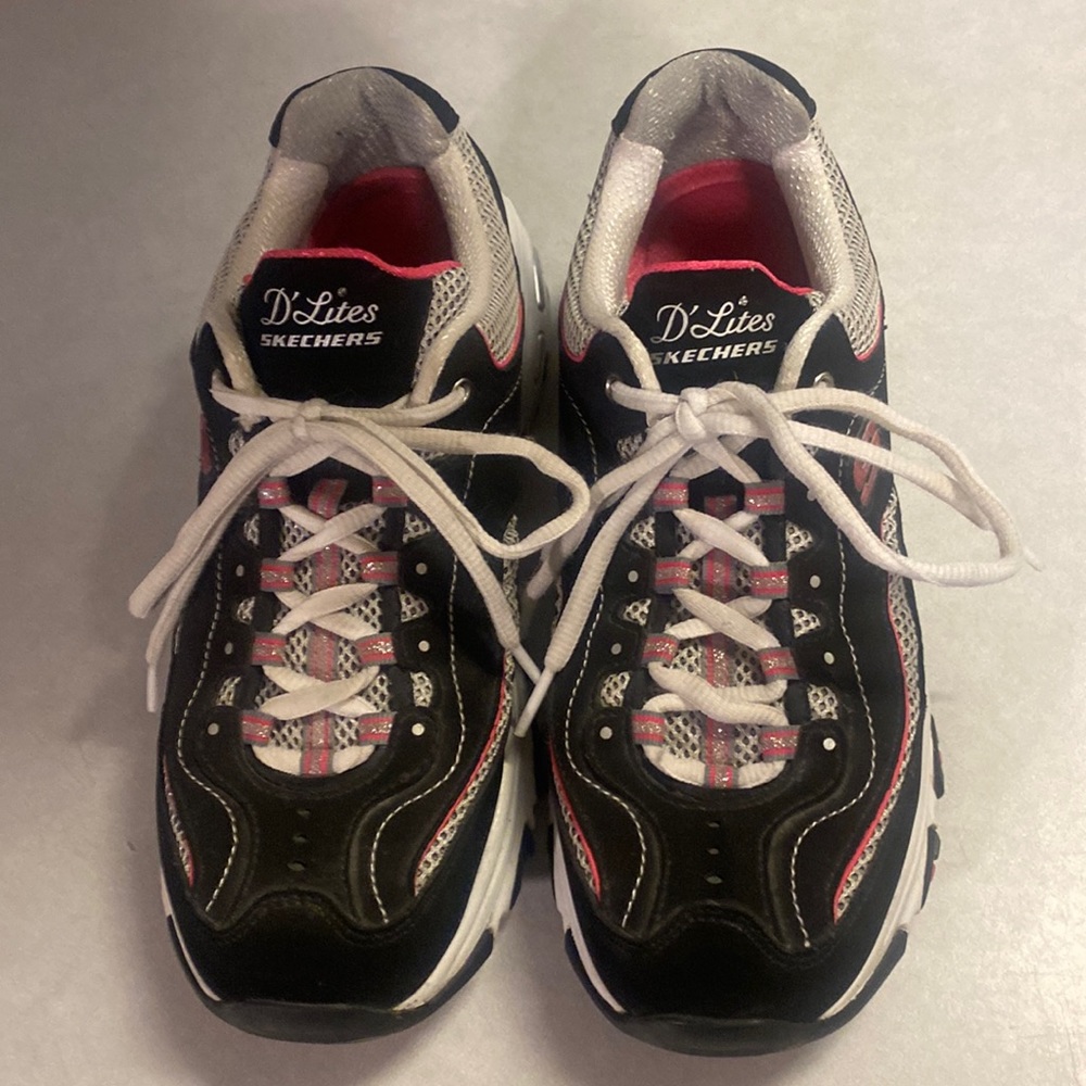 Sketchers D’Lites. Black. Womens size 9. I can send more pictures if desired.